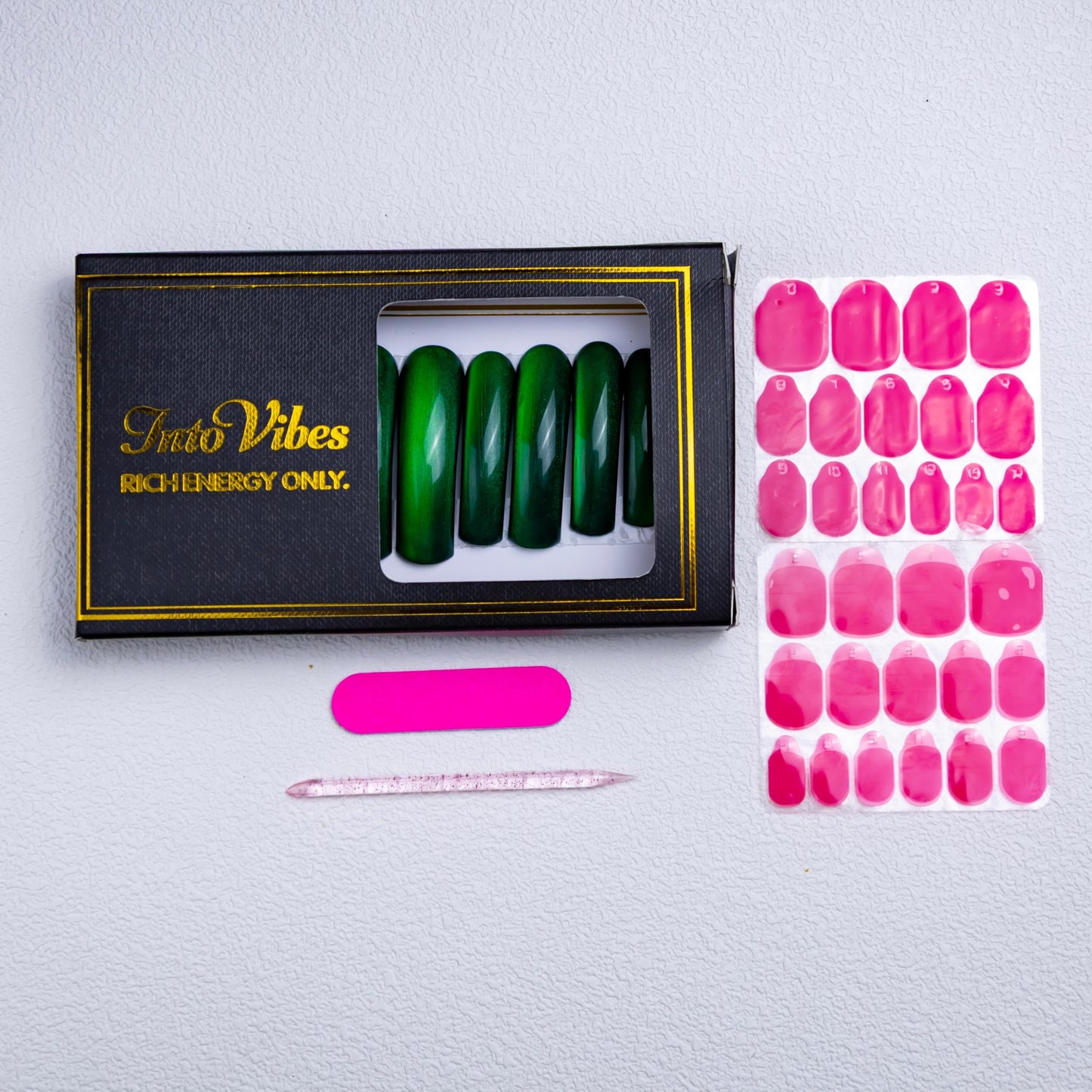 IntoVibes Emerald Green Chrome Press On Nails XL Handmade Curved Down Groove Style, Metallic Cat-Eye Effect Long Nails, Reusable Fake Nail Tips for Parties and Events, Square Acrylic Nails (L)