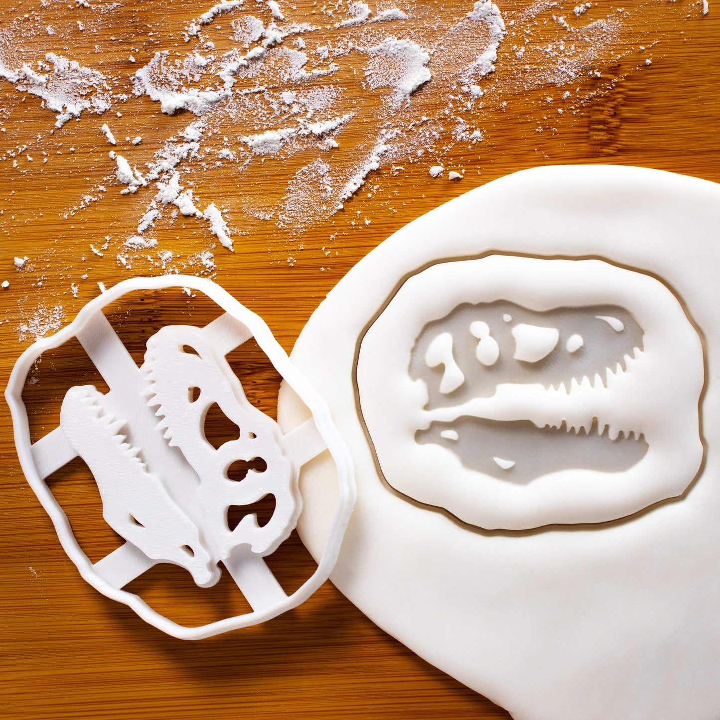 Set of 2 T-Rex Footprint and Skull Fossil cookie cutter, 2 pieces - Bakerlogy