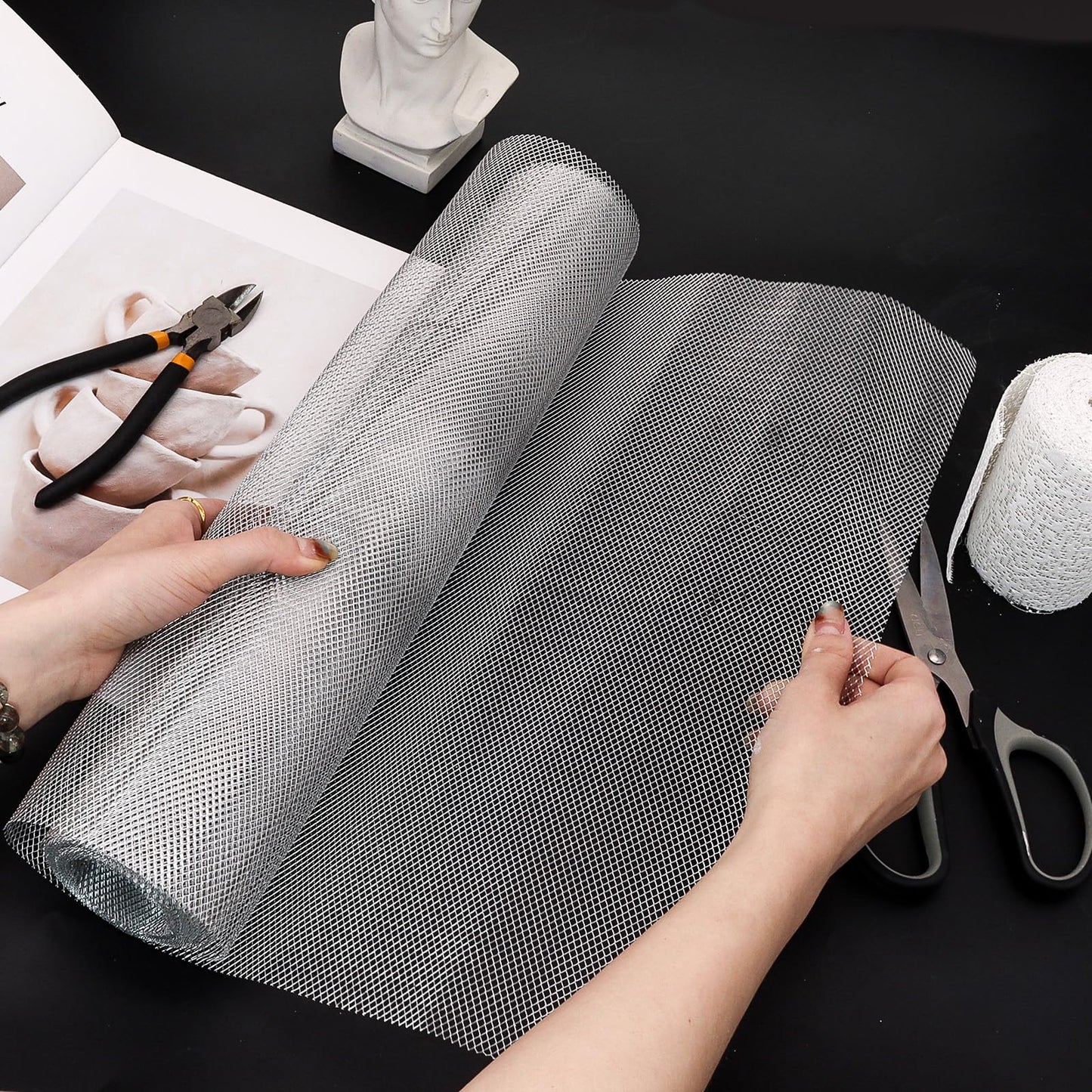 Sculpting Wire Mesh Roll 15.7 X 196.8 Inch, Aluminum Wire Mesh with 2 Rolls Plaster Cloth for for Art and Crafts Sculpture Projects, Moldable Sculpting Mesh for Sculpture Clay, DIY Home Decoration