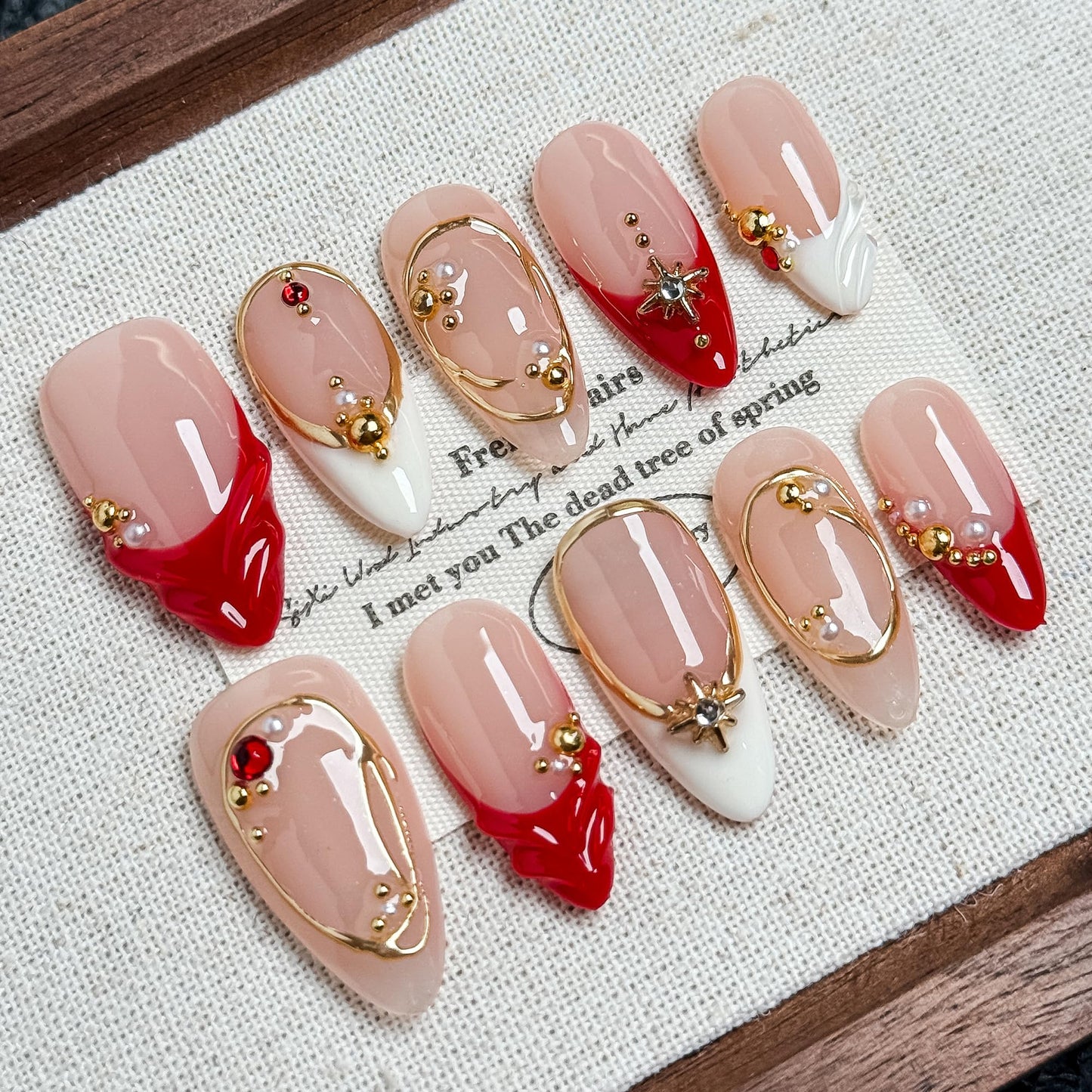 Rouge Étoile Bold Elegant Star-Shaped Wearable Nails (10-Piece Set), Acrylic/UV Gel Press On Nails for Holiday Celebrations, Parties & Shiny Nail Looks (Multicolor, M)