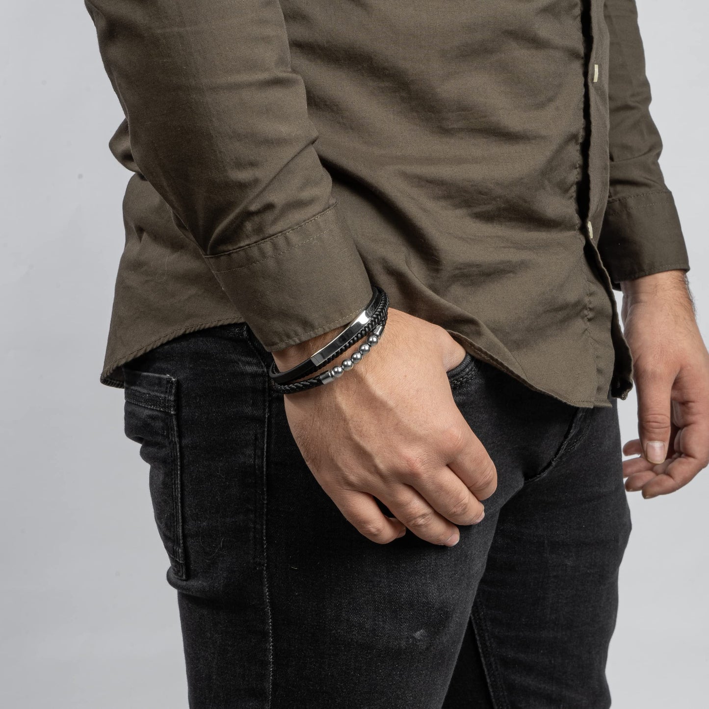 SERASAR Pulsera de cuero plateado para hombre 20cm Idea regalo Caja Piel vacuno trenzada genuino trenzado multicapa ajustable con cierre magnético