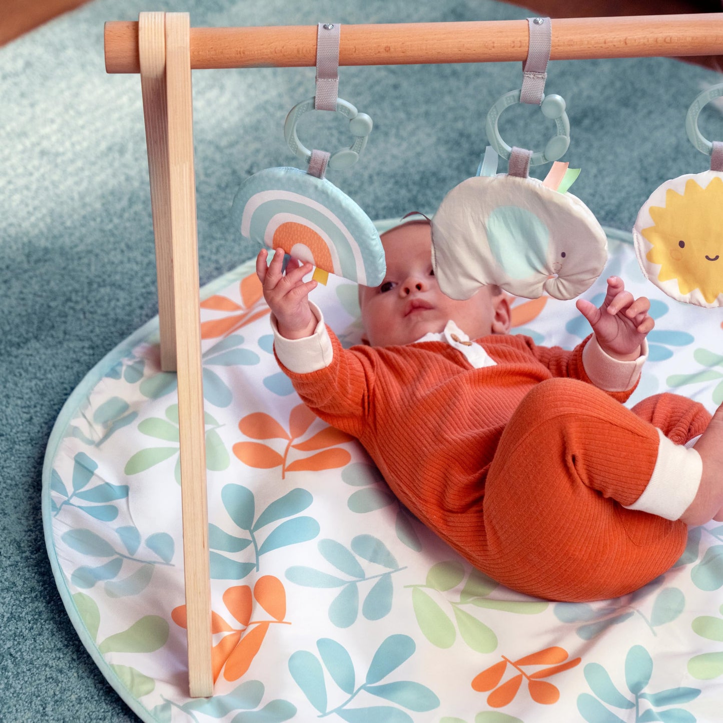 Ingenuity Sun Valley Wooden Baby Play Mat, Foldable A-Frame Bar, Machine-Washable Mat, Unisex, for Ages 0-36 Months