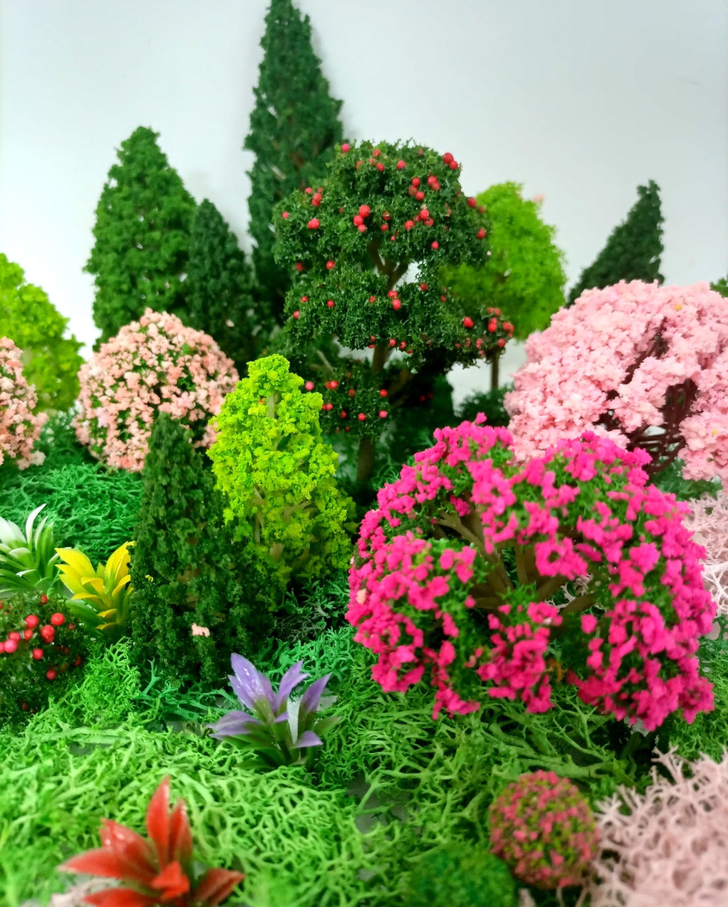 QuarenDen Mixed Model Trees, Model Train Scenery, 37Pcs, Miniature Trees with Moss for Building Model, Natural Green Landscape, Railroad Scenery