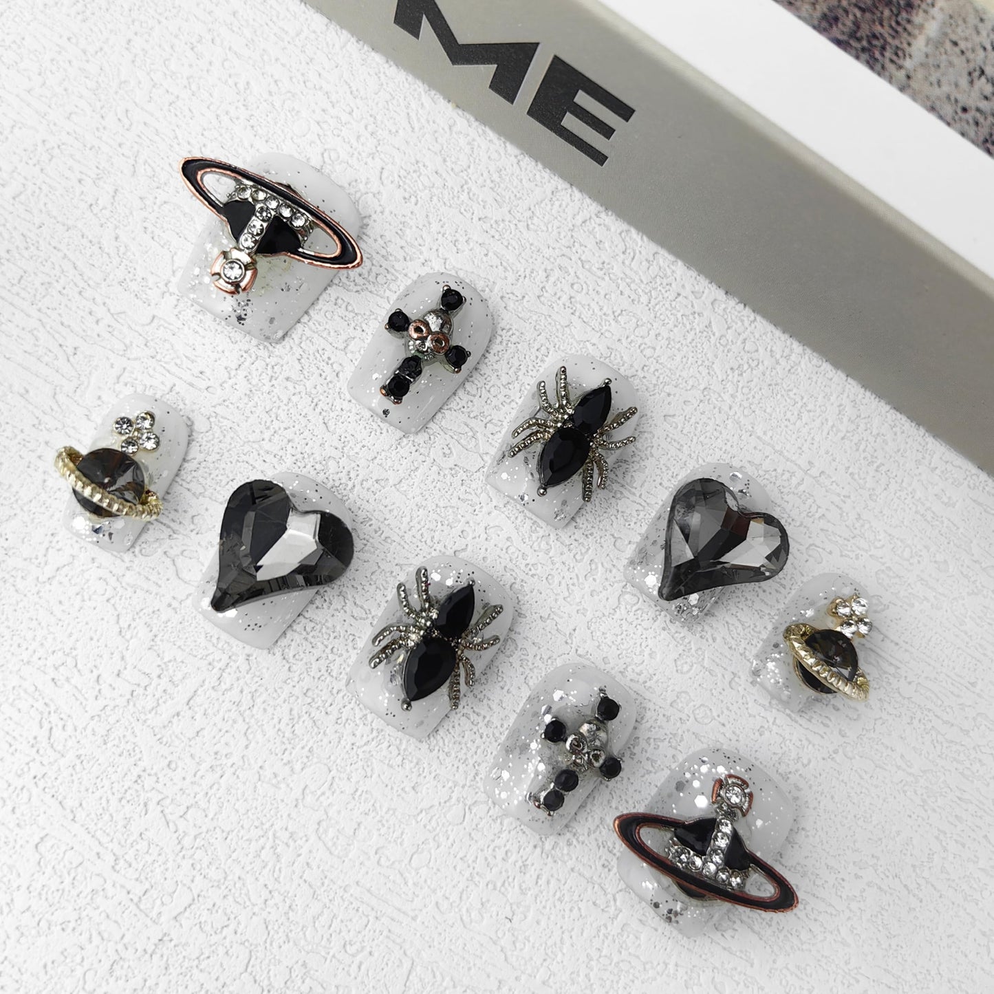 GGddsha 2025 Handmade Nails Reusable Short Press-On Nails with Heart Spider Planet Full Coverage Women's Fake Nail Set (Love Planet, Medium)