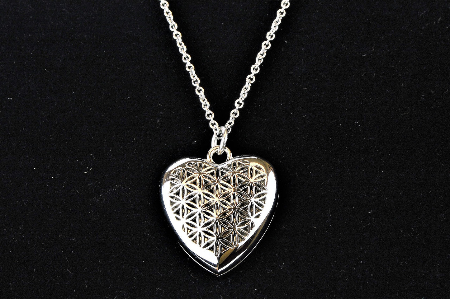 mEssentials Heart Aromatherapy Essential Oil & Diffuser Necklace Gift Set Stainless Steel Gift Set