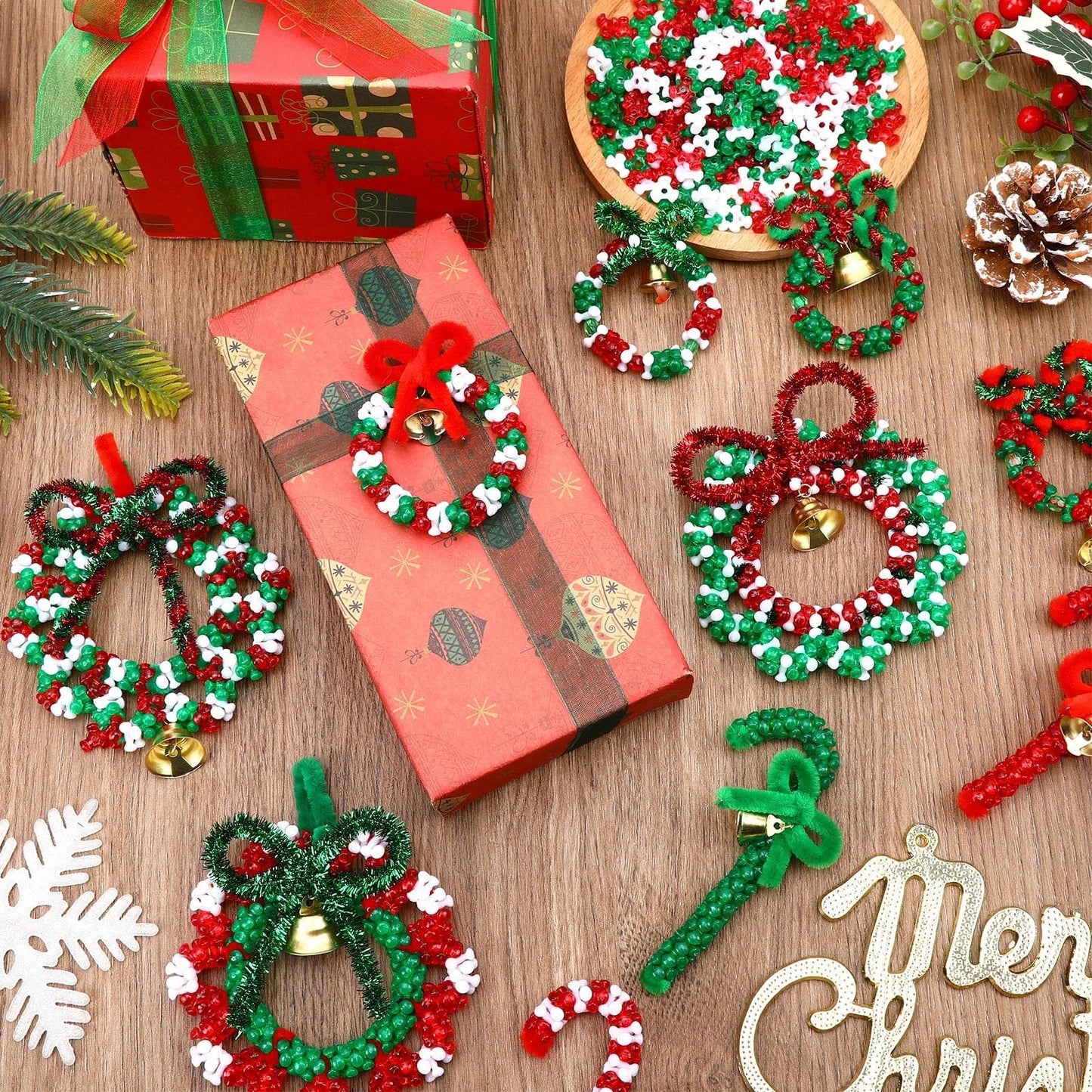 UPINS 2000pcs Christmas Tri Beads,Christmas Beaded Ornament Kit Red Green White Beads Pipe Cleaners Golden Bells for Tree Hanging Wreath Cane Jewelry Making Party Decoration