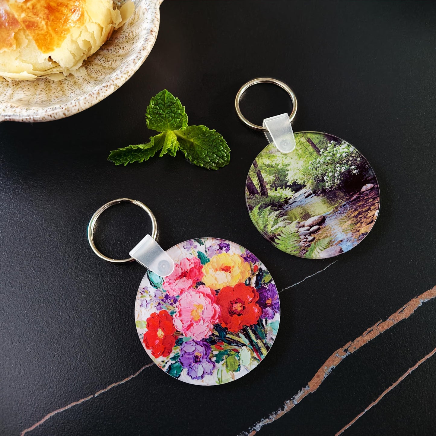 Epsubli 60 Pcs Sublimation Acrylic Keychain Blanks, 20 Acrylic with 20 Fixing Clips and 20 Key Rings for Heat Transfer Keychain Bag Decor Christmas Tree Decor, Home Gift Crafts Supplies (Round-20PCS)