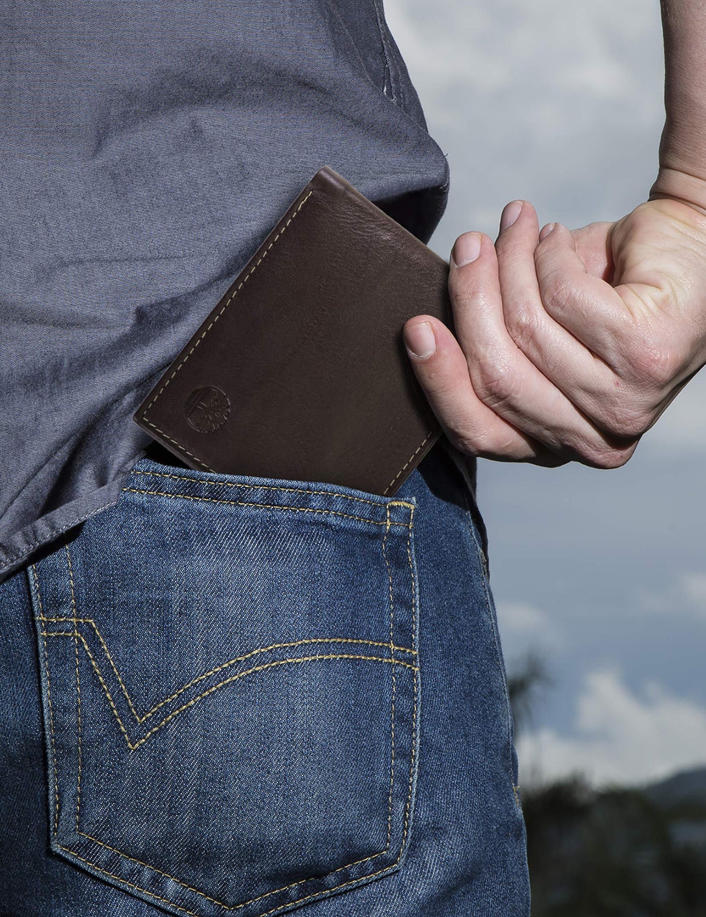 Timberland Men's Wellington Leather Rfid Bifold Commuter Security Wallet, brown, One Size