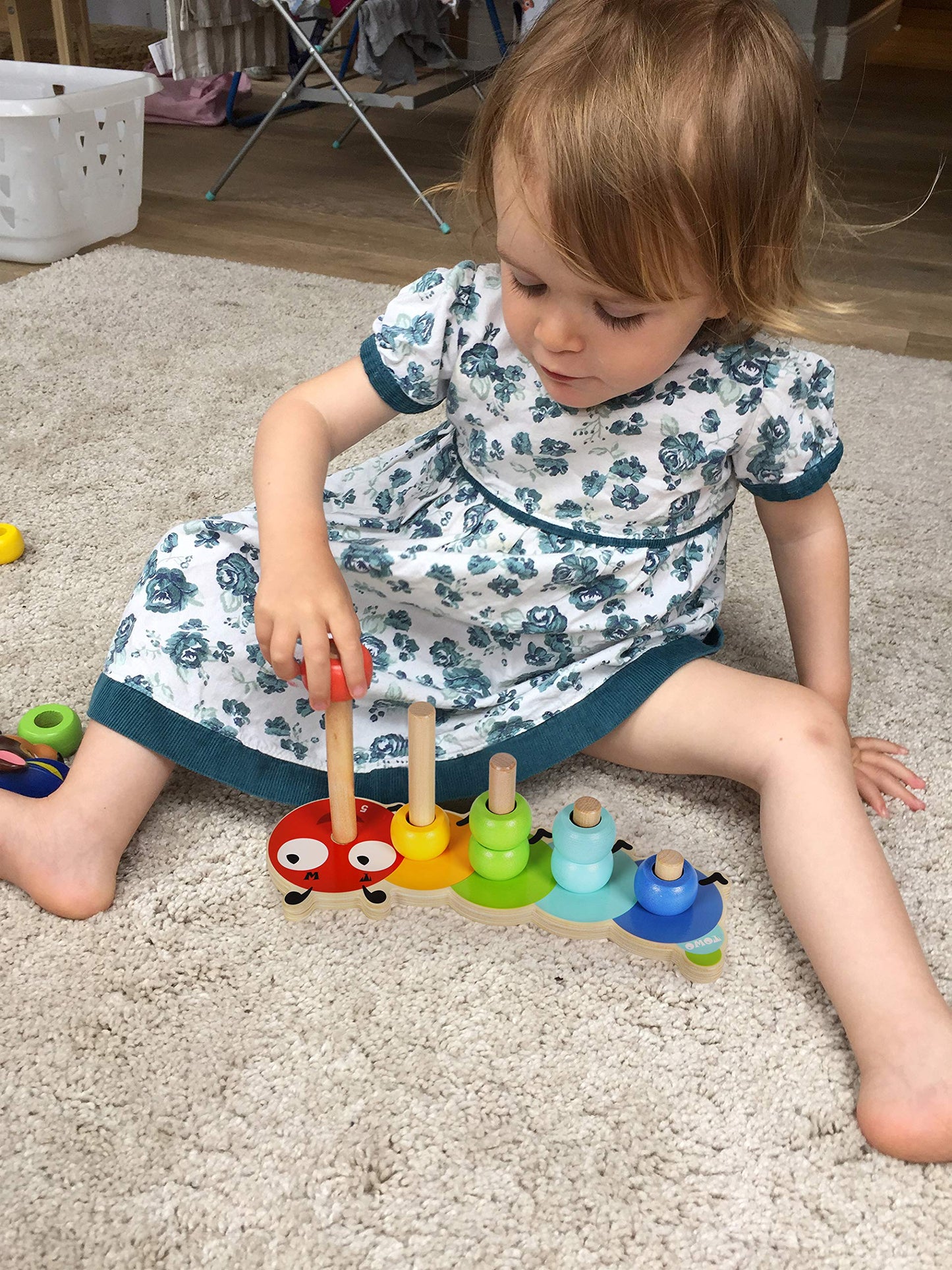 TOWO Wooden Stacking Rings Baby –Lovely Caterpillar Counting Game - Colour Sorting Puzzle - 5 Pegs Ring Stacker - Counting Rings Early Learning Wooden Toys for 1 Year Old Gift First Birthday Boy Girl