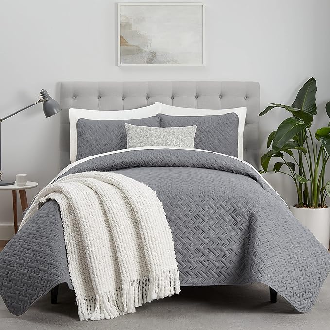 Serta ComfortSure Soft 3-Piece Full/Queen Quilt Bedding Set, Includes Bedspread/Coverlet and Pillow Shams, Bedding for All Seasons, Machine Washable, Grey