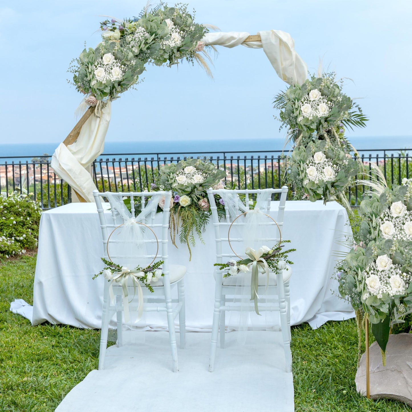 Palonu 200 Pcs 5 Kinds Mixed Artificial Eucalyptus Leaves Stems Bulk Babys Breath Eucalyptus Bundle Faux Plants Greenery for DIY Bouquets Floral Arrangement Wedding Engagement Party Decor