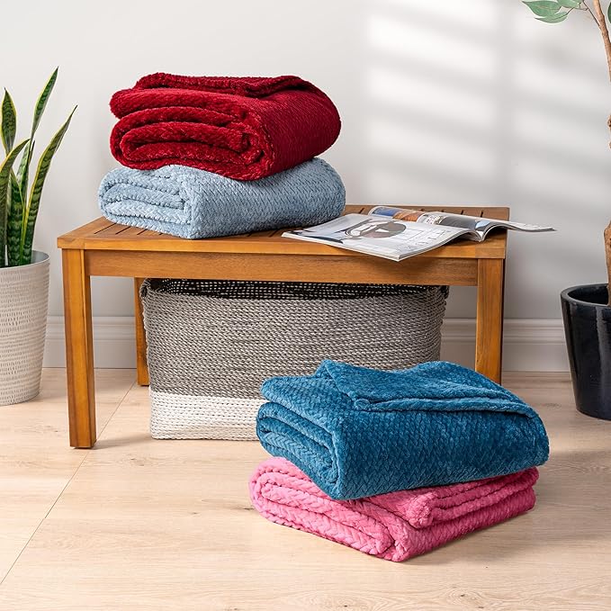 PAVILIA Soft Fleece Hot Pink Throw Blanket for Couch, Lightweight Plush Warm Blankets for Bed, Fuzzy Cozy Flannel Blanket Throw for Sofa, Travel, Jacquard Pattern, Hot Pink, Twin, 60x80 inch