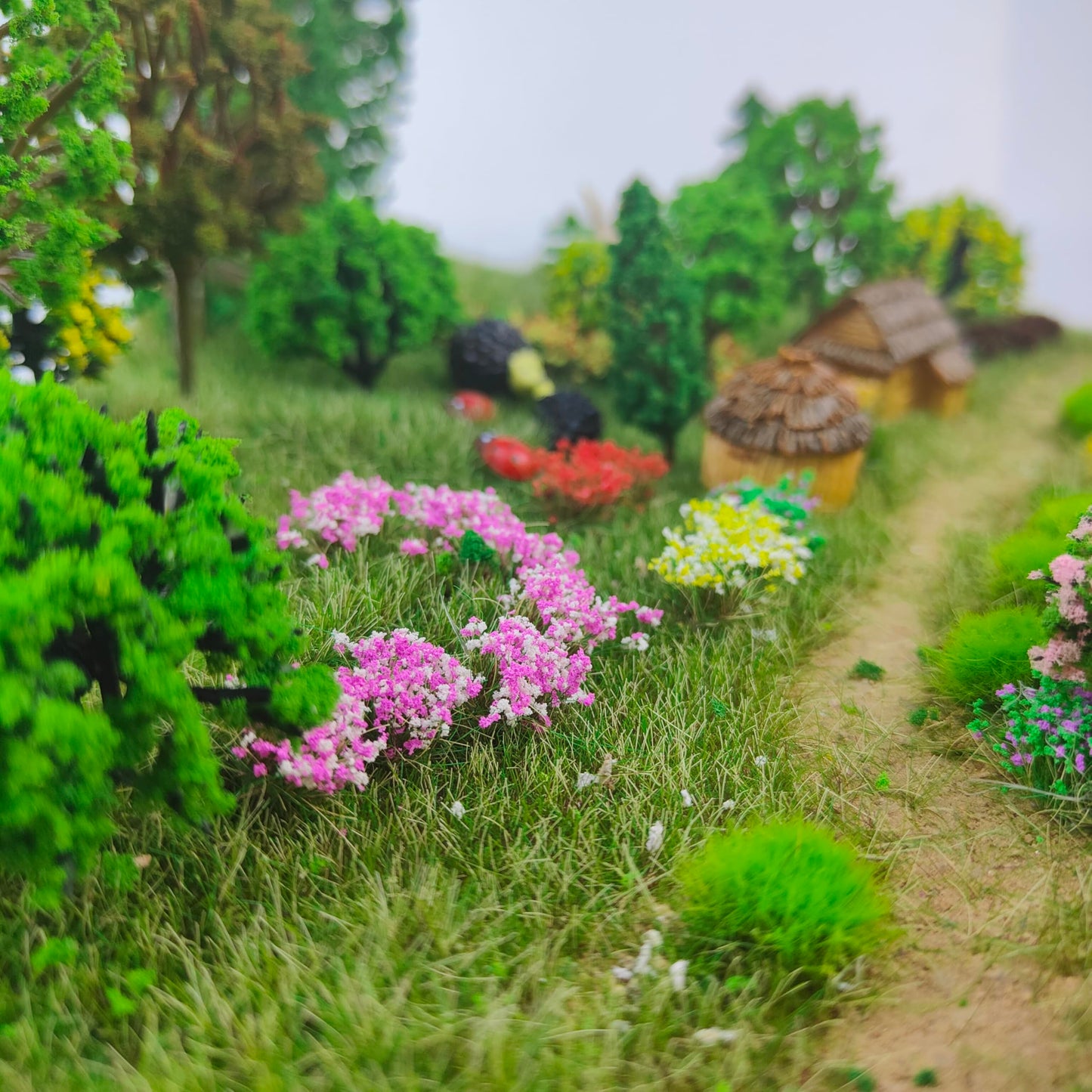 gdeplok 140 Pcs Static Grass Tufts & Miniature Flower Clusters - Artificial Grass Terrain Scenery Kit for Model Train Railway, Military Sand Table, DIY Diorama Landscape