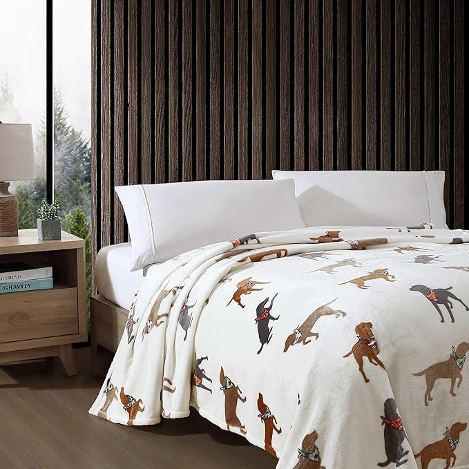 Eddie Bauer - Twin Blanket, Ultra Plush Bedding, Lightweight Home Decor for All Seasons (Dogs with Scarves White, Twin)