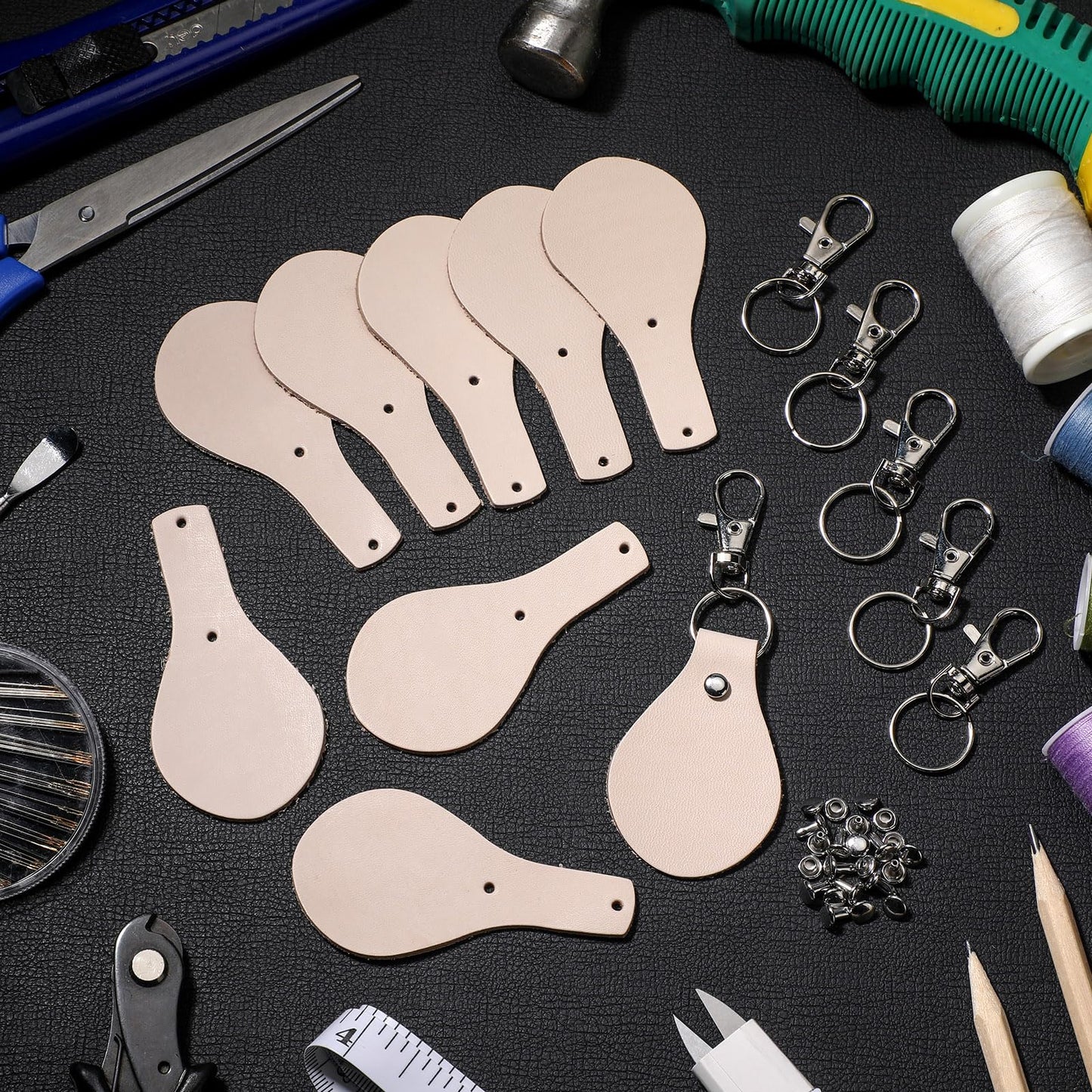 Landical 20 Pcs Leather Keychain Blank Craft Kit PU Leather Key Swivel Hook Keyring for DIY Stamping Laser Engraving(Round)