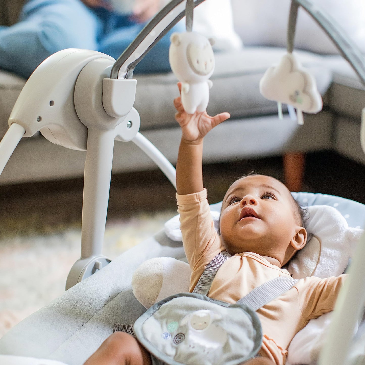 Ingenuity Comfort 2 Go Compact Portable 6-Speed Cushioned Baby Swing with Music, Folds Easy, 0-9 Months 6-20 lbs (Cuddle Lamb)