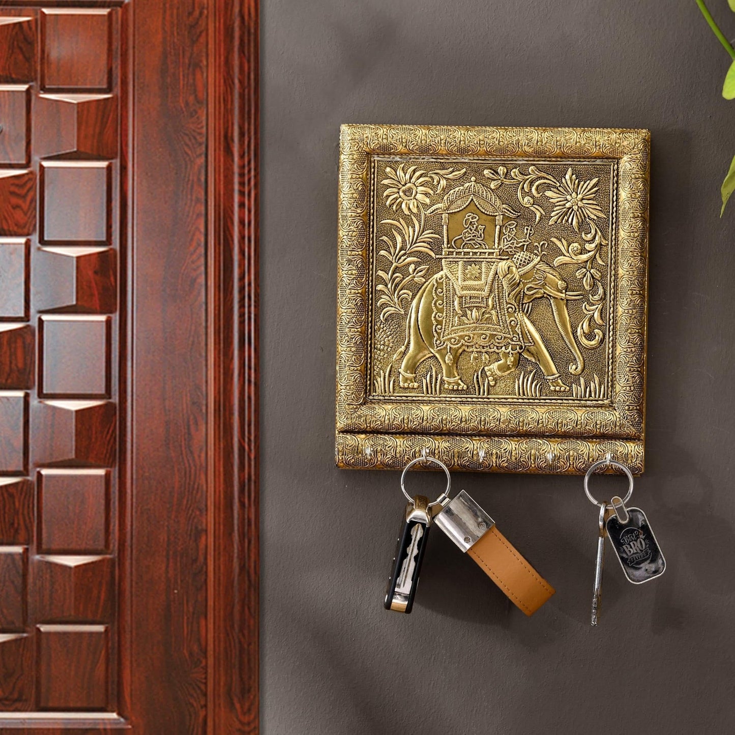 LOVENSPIRE Key Holder Décor Elephant Design Key Hooks for Wall Hanging Hand Crafted Decorative Showpiece Key Organizer Home Decor Wall Mounted 5 Hooks for Entryway Living Room Housewarming Gift