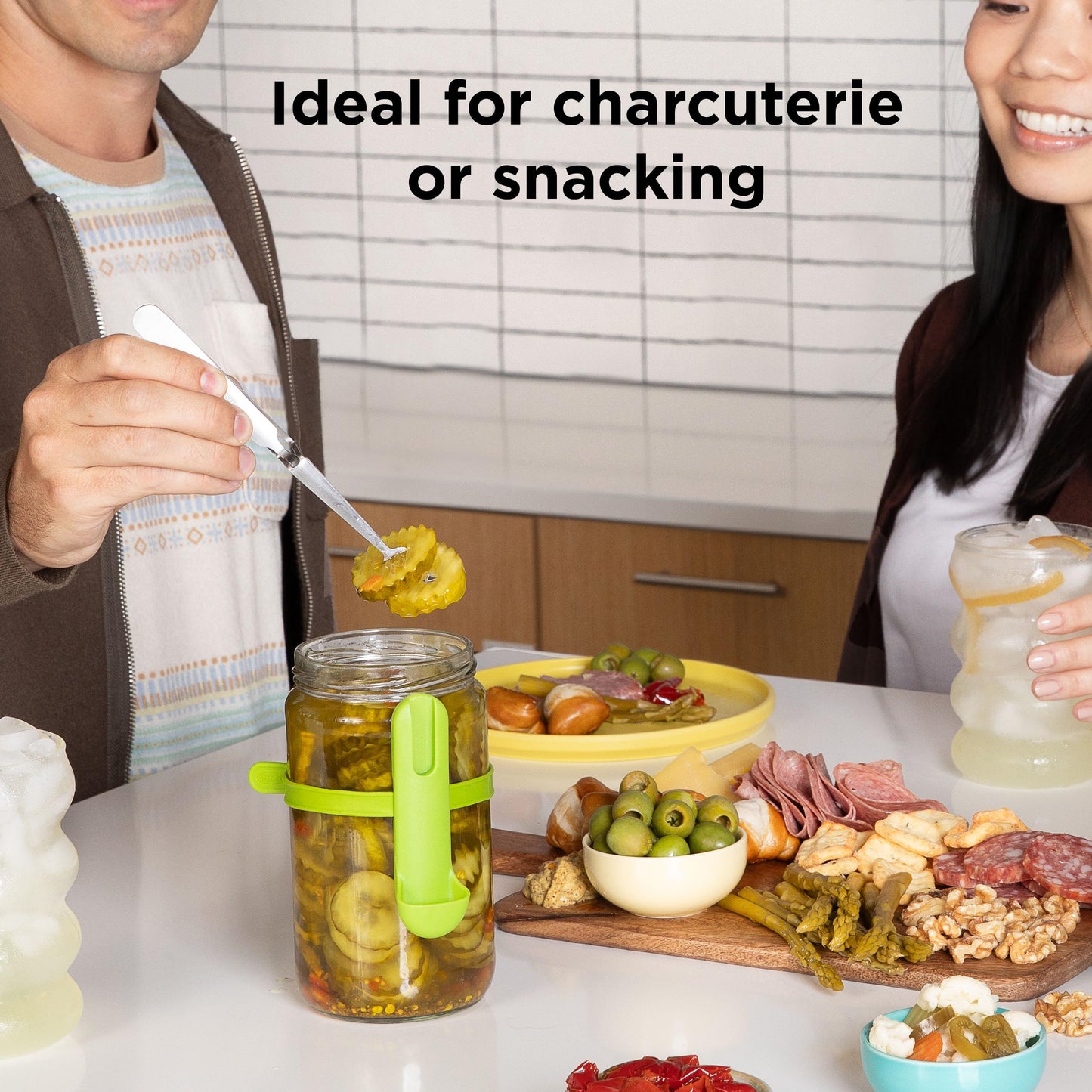 Chef’n FridgeFork Pro Squeeze n’ Hold Condiment Fork – 2-in-1 Fork and Tongs with Integrated Storage Caddy – Mess-Free Tool for Pickles, Olives, and More – Ideal for Charcuterie and Snacking