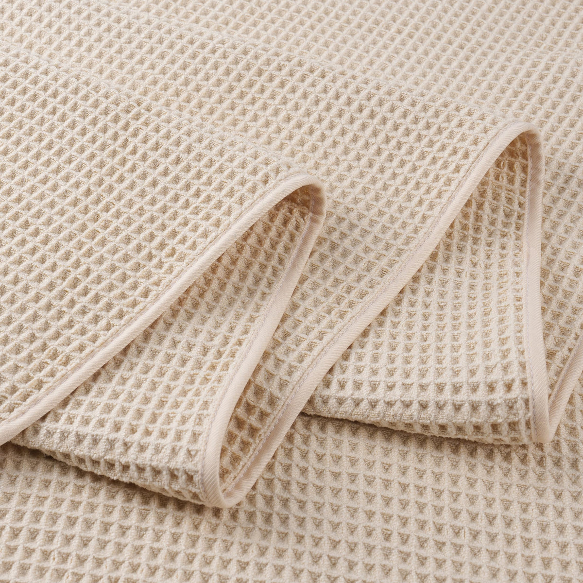 430 GSM Poly Blend Microfiber Quick Dry Waffle Bath Towel (4 Count)