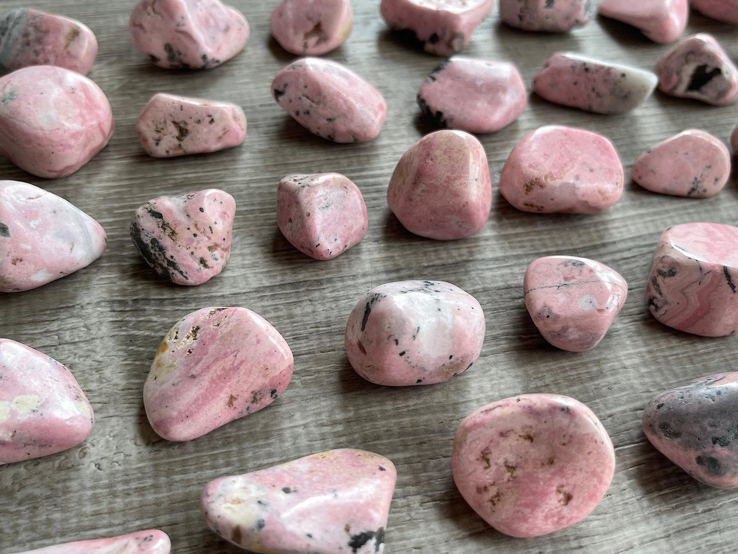 GAF TREASURES 5 Pcs Rhodonite Tumbled Stones, Polished Rhodonite Gemstone, Rhodonite Healing Crystals (Rhodonite)