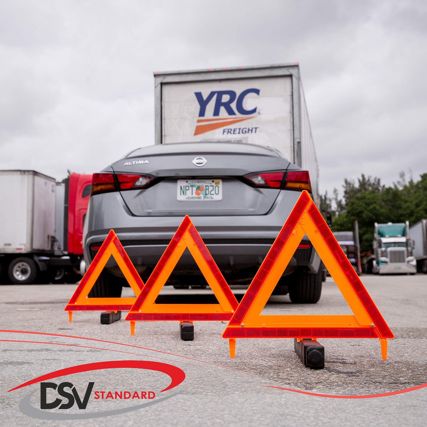 DSV Standard Warning Triangles, Safety Triangles DOT Approved, Plastic, 3 Pack, Reflective Triangles with Heavy Base, FMVSS 571.125 &Carrying Case Included