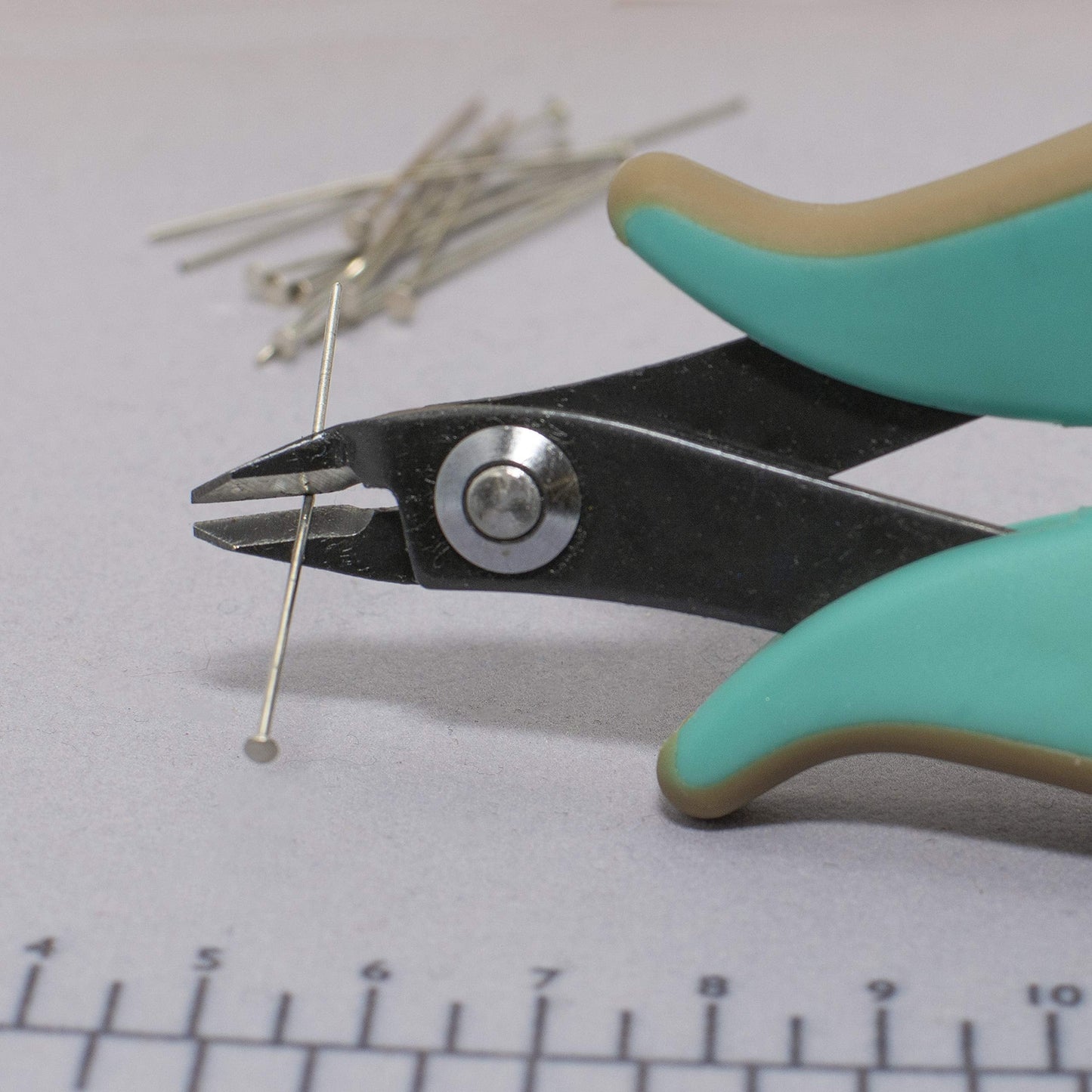 The Beadsmith Vintaj Semi-Flush Cutter – 5-Inches (127mm), Ergonomic Handle – Make Clean, Flush & Precise Cuts – Jewelry Making Tool for Creating Earrings, Bracelets & Necklaces
