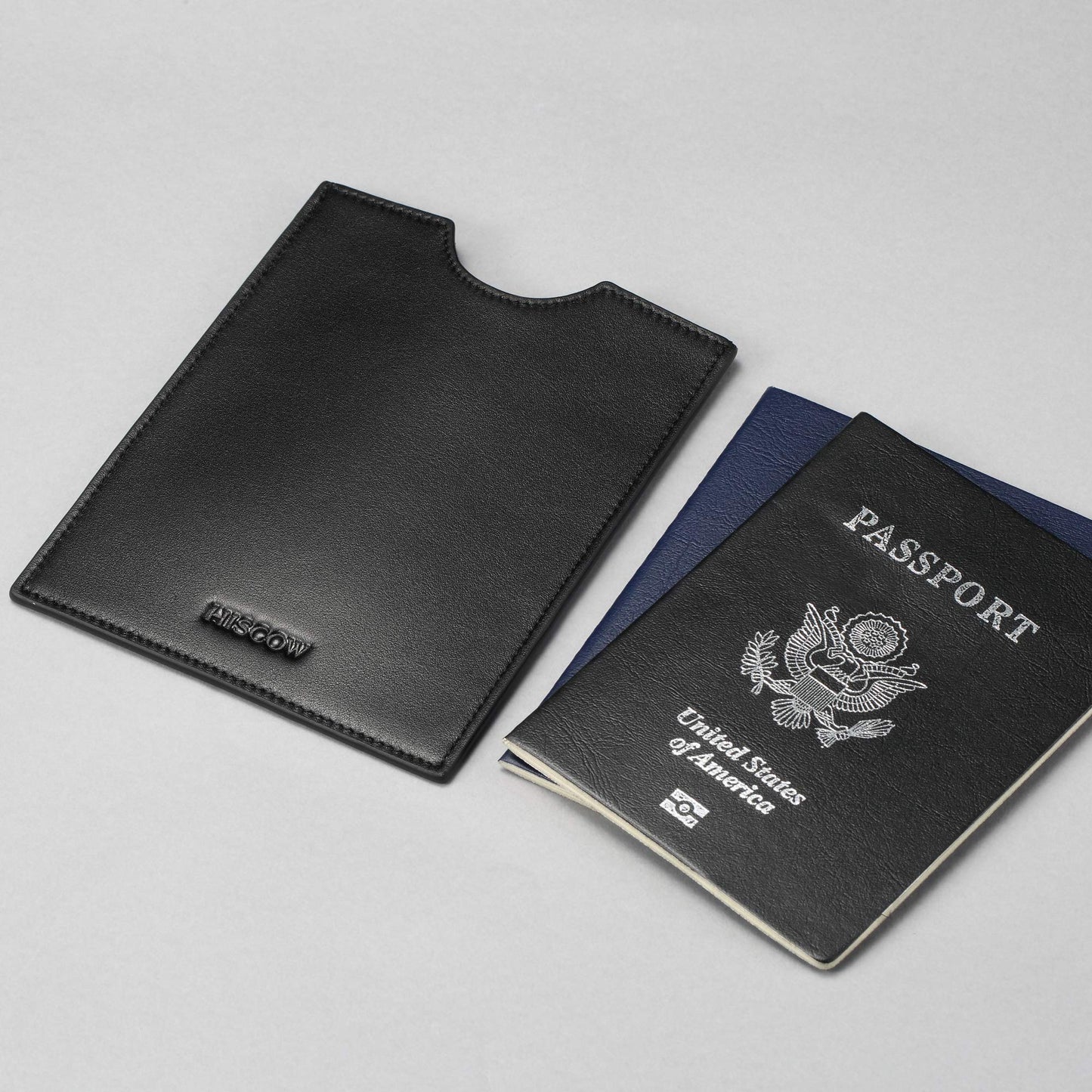HISCOW Minimalist Passport Sleeve - Italian Calfskin (Black)