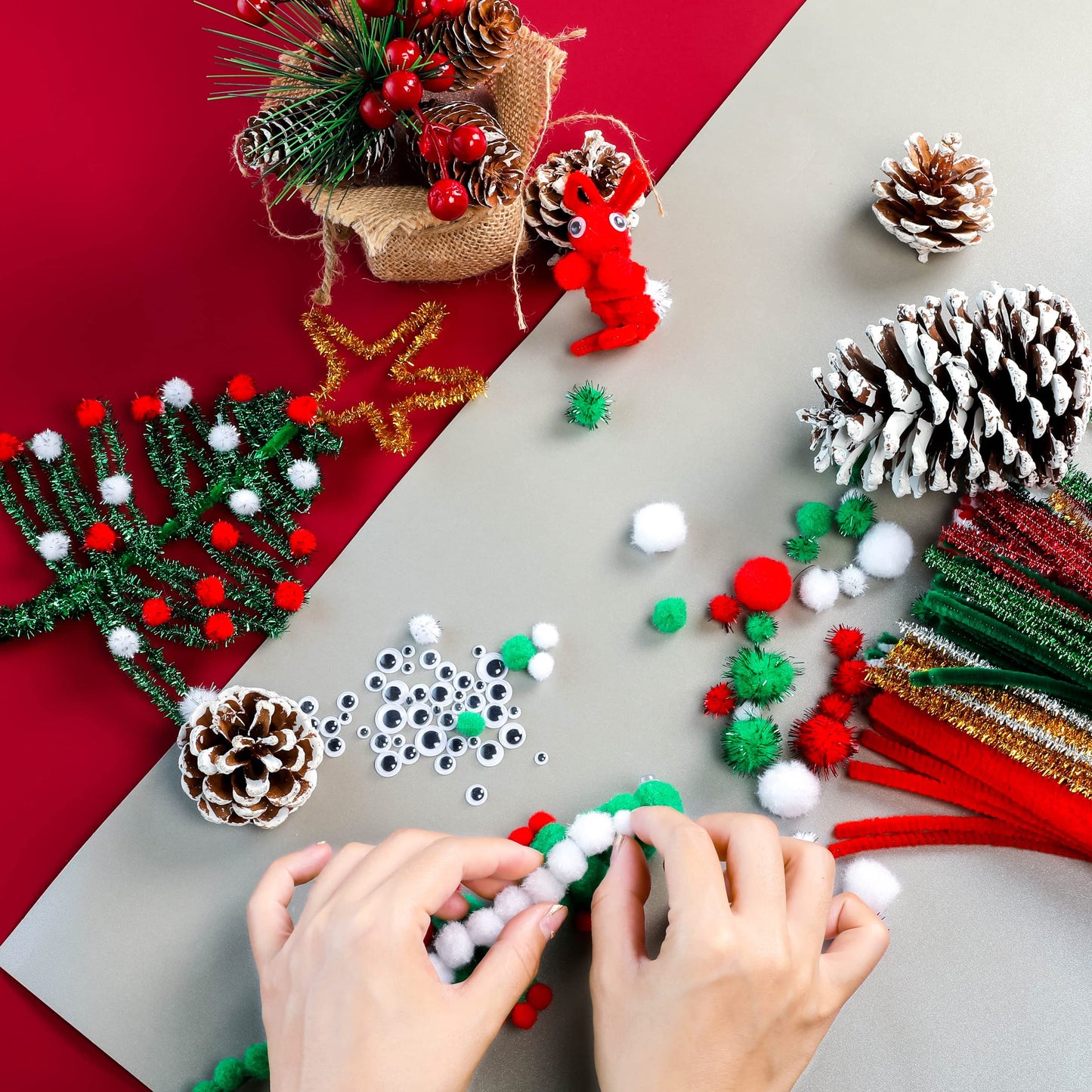 Christmas Pipe Cleaners,700 Pcs Pipe Cleaners Craft Set Including 200 Pcs Pipe Cleaners,400 Pcs Pom Poms Balls,100Pcs Wiggle Googly Eyes Self Adhesive Suitable for Home&School DIY Art Crafts