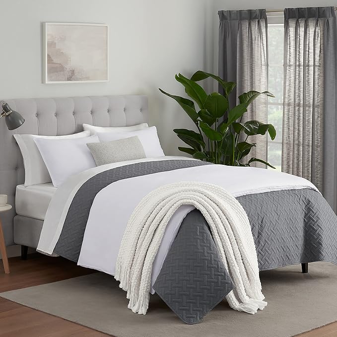 Serta ComfortSure Soft 3-Piece King/ Cal King Quilt Bedding Set, Includes Bedspread/Coverlet and Pillow Shams, Bedding for All Seasons, Machine Washable, Grey