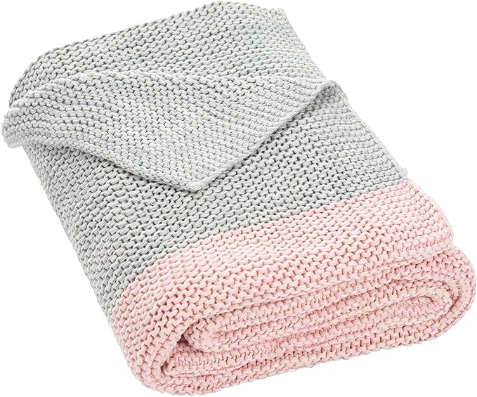 SAFAVIEH Home Collection Elowen Grey/Pink Cotton 50 x 60-inch Sofa Chaise Lounge Club Chair Living Room Bedroom Decorative Throw Blanket THR224A-5060