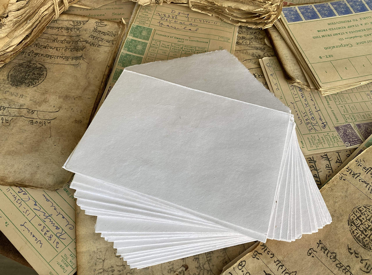 Wanderings Handmade White Deckle Edge Envelope - Medium Size 5.25" x 7.25" Package of 25 - for Save the Dates, Wedding Invitations, Calligraphy, Letterpress - 150 GSM
