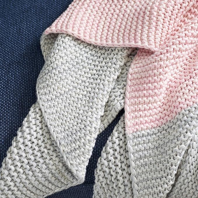 SAFAVIEH Home Collection Elowen Grey/Pink Cotton 50 x 60-inch Sofa Chaise Lounge Club Chair Living Room Bedroom Decorative Throw Blanket THR224A-5060