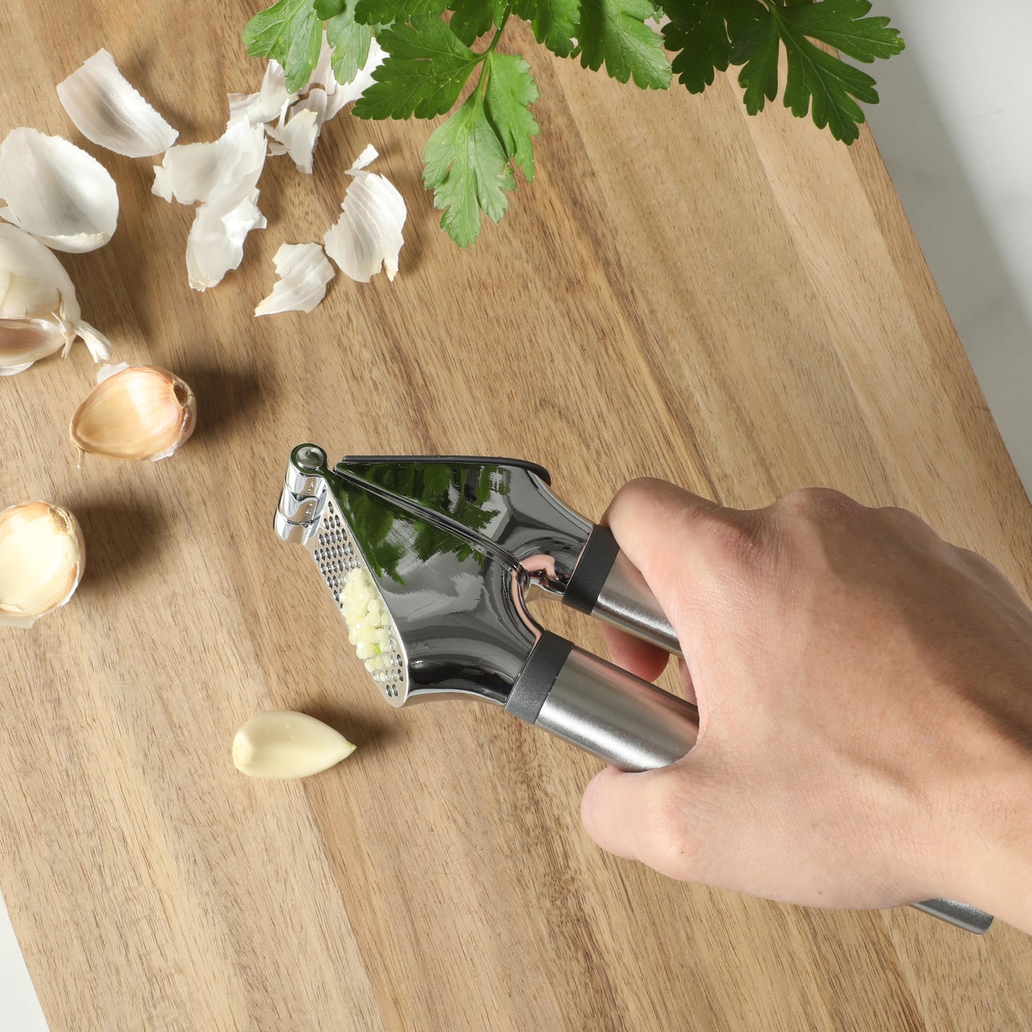 Oster Chadswyck 7.7” Garlic Press, Stainless Steel Garlic Mincer & Crusher, Easy Squeeze, Dishwasher Safe