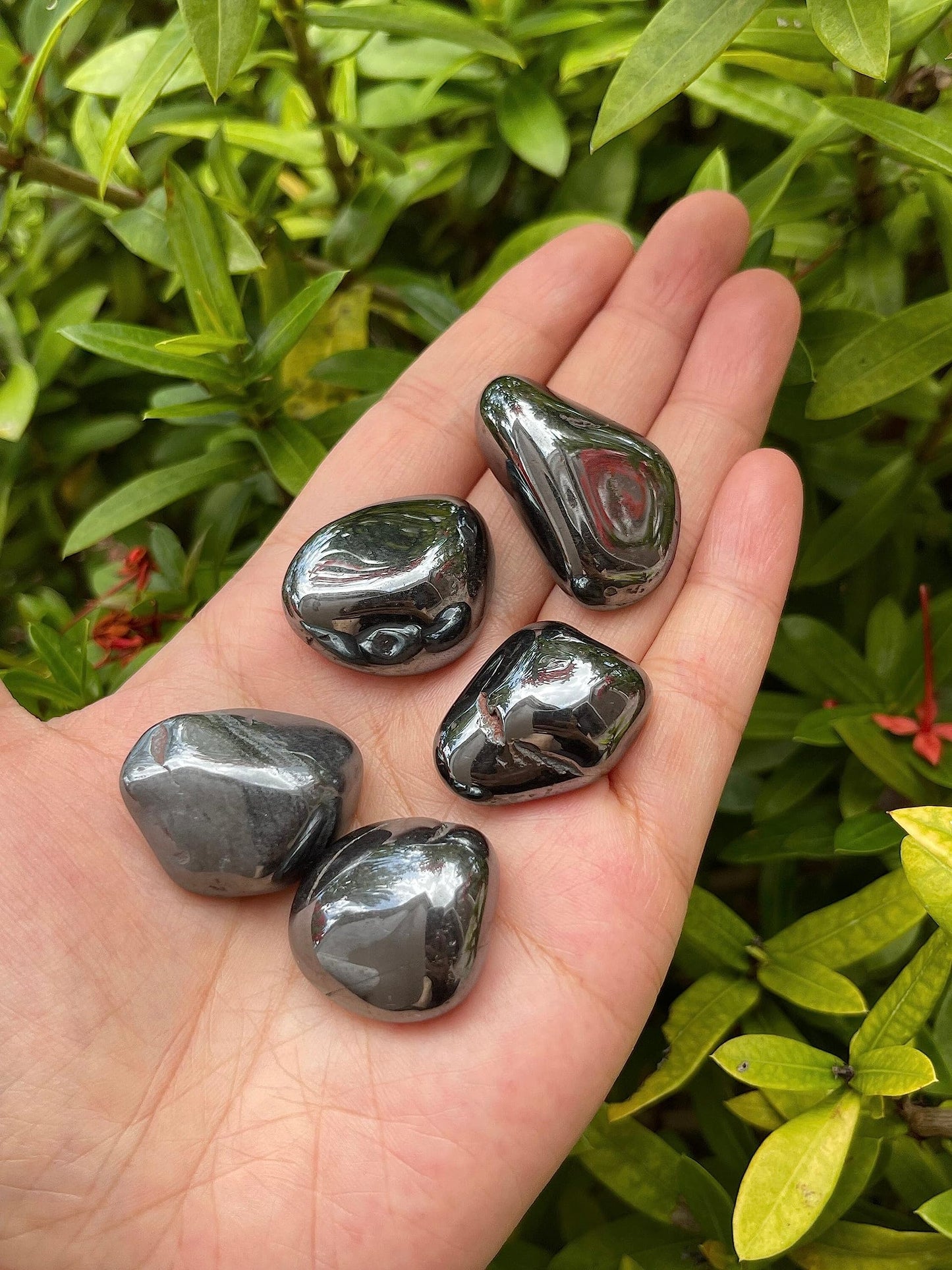 GAF TREASURES 5 Pcs Hematite Tumbled Stones, Polished Natural Hematite Gemstone, Hematite Healing Crystals (Hematite)