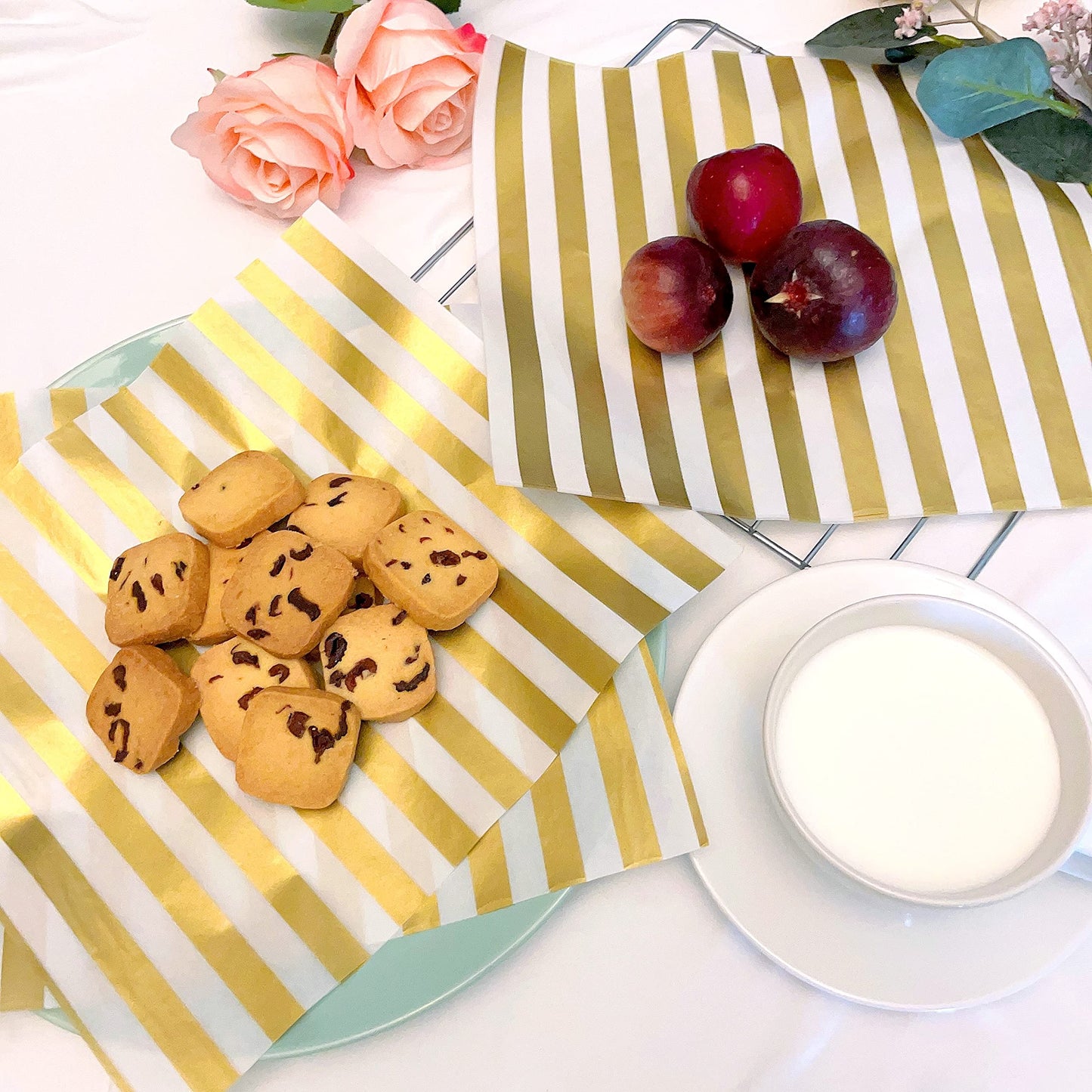 Suiwen 150 Gold and White Striped Wax Sheets - Greaseproof, Waterproof Hamburger Paper Liners for Food Basket