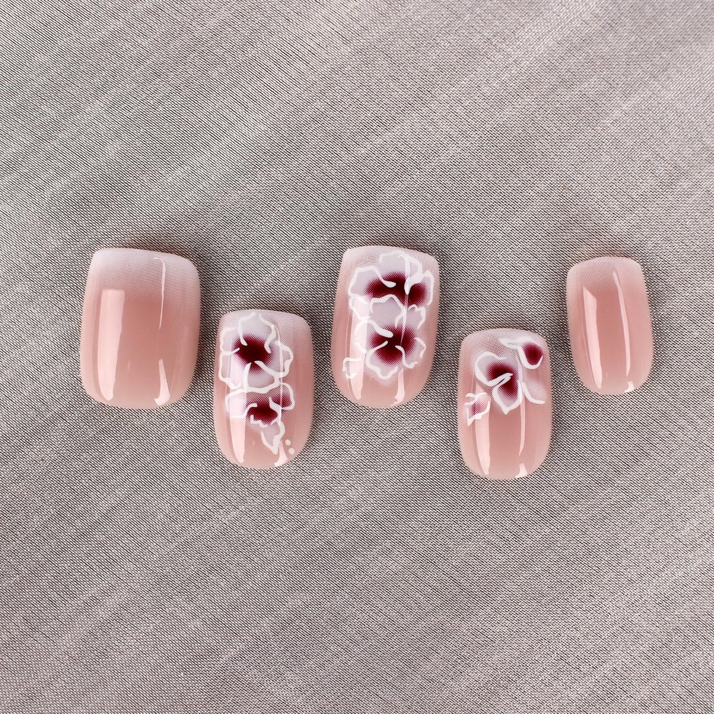 Stbisen Press On Nails Short Square, Nude Pink Fake Nails with White Floral & Gradient French Tip Design, Reusable Stick On Nails, Perfect for Daily Wear, Offering a Natural and Refined Touch, 30 Pcs