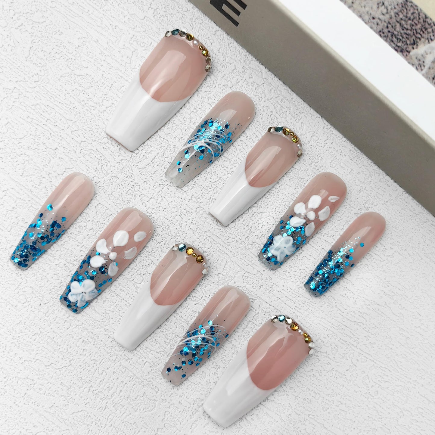 GGddsha 2025 100% Handmade Nails Reusable Medium Press-on Nail French Hand Painted Petals Full Coverage False Nail Set for Women (French-style Petal, Medium)