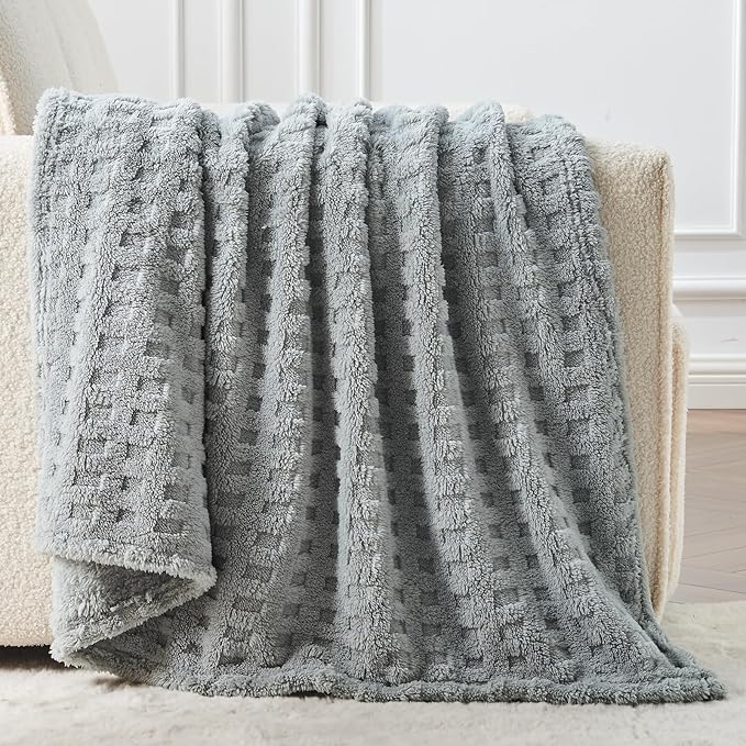 NEWCOSPLAY Super Soft King Blanket Grey Premium Silky Flannel Fleece 3D Waffle Checkered Lightweight Bed Blanket All Season Use (Light Grey, King(90"x110"))
