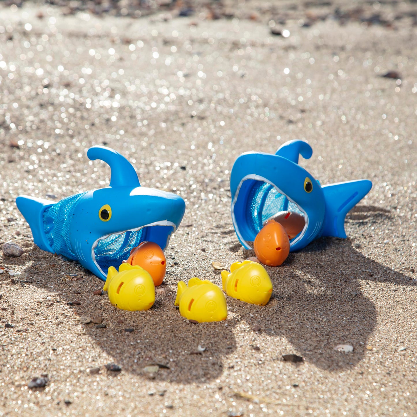 Melissa & Doug Sunny Patch Spark Shark Fish Hunt Pool Game with 2 Nets and 6 Fish to Catch
