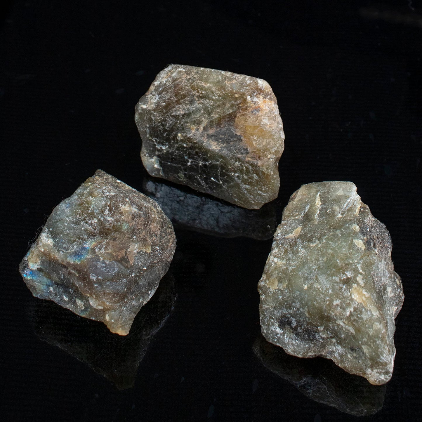 "650+ Carats, 3 Pc Labradorite Rock Rough Stone 2540 mm Raw Crystals Rock Crystals and Healing Stones Rough Gemstones Rock Collection for Beginners Used as Crystal Therapy, Meditation, Reiki"