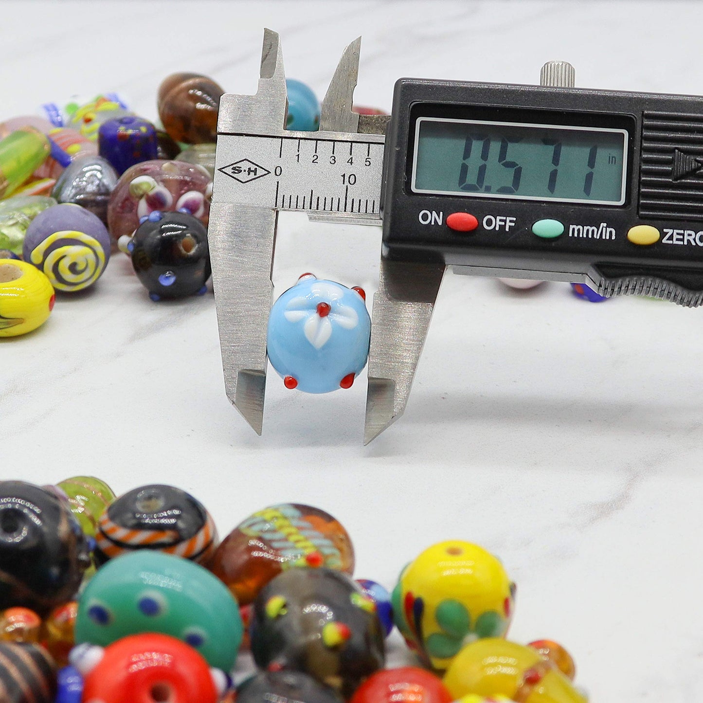 Fun-Weevz Assorted Glass Beads for Jewelry Making Adults, Bulk Glass Beads for Crafts, Lampwork Murano Bead Mix for Bracelets and Necklaces, Crafting Beads Supplies Kit, Large & Small Beads