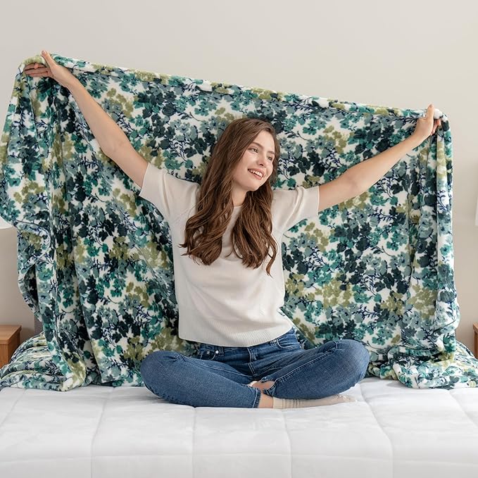 Berkshire Blanket-Classic Heavyweight Soft Printed VelvetLoft® Plush Blanket, Full/Queen Size Soft Fuzzy Warm Blanket for Couch Sofa Bed, Floral Green, 90in x 90in