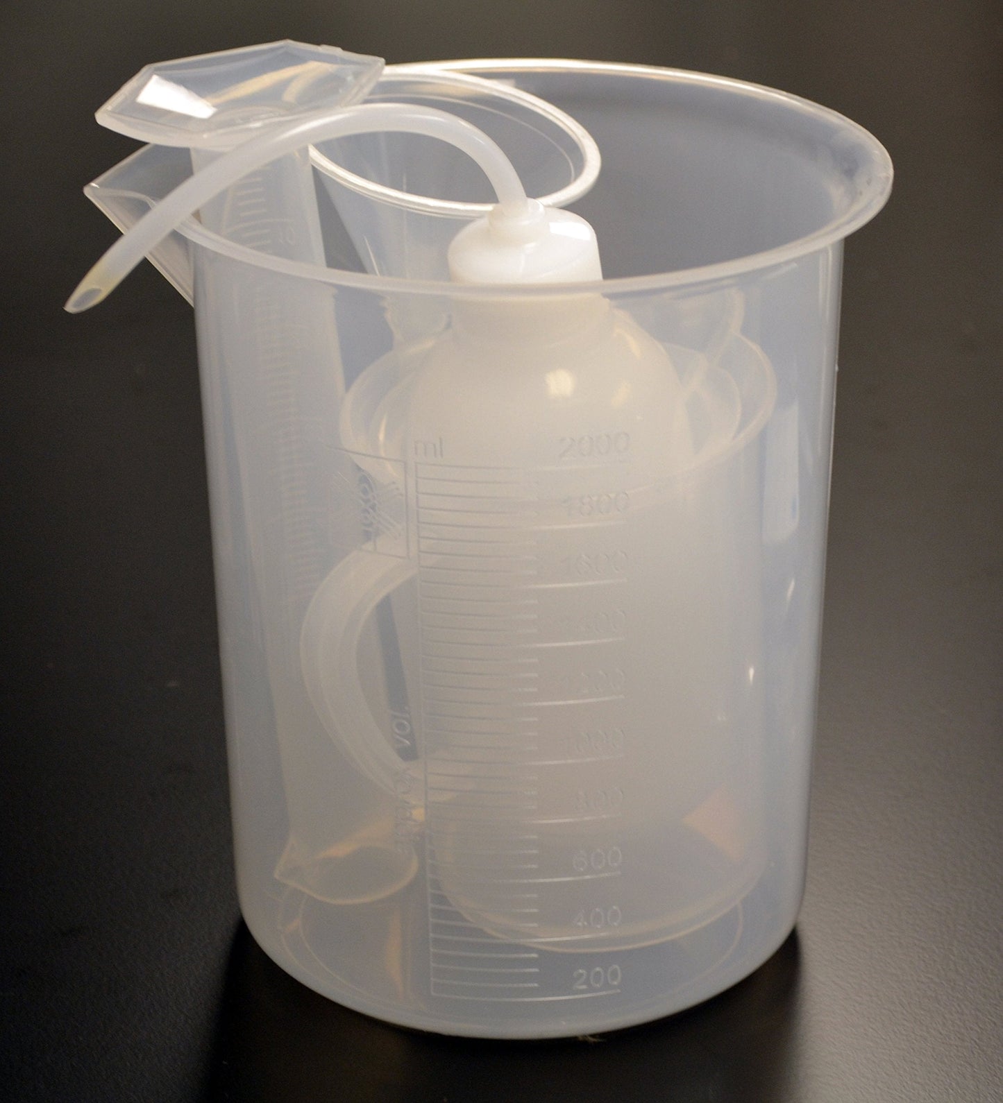 Laboratory Plastic Bath Kit for Future Scientists - Measure, Squirt, and Pour (Beakers, Wash Bottle, Cylinder, Funnel)