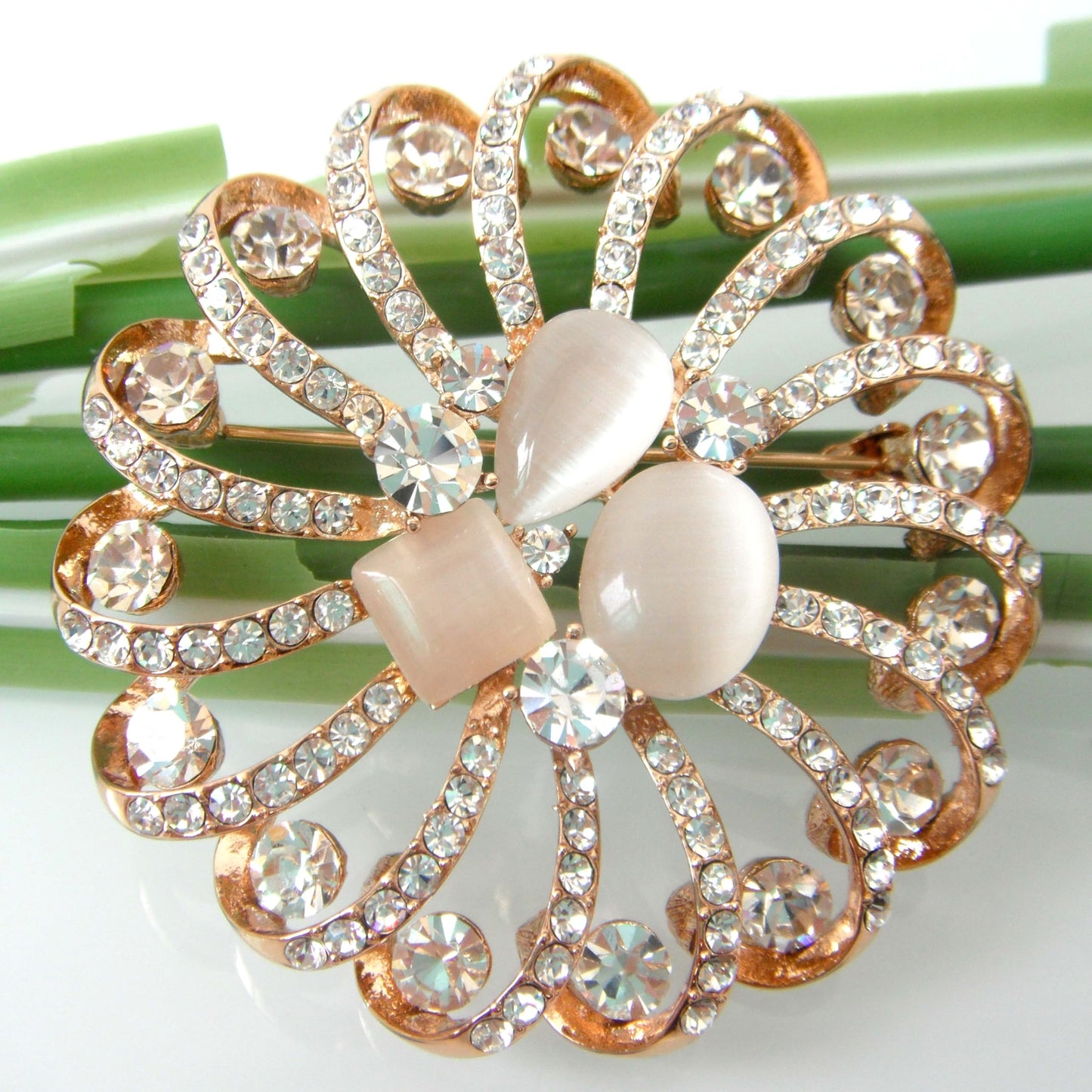 Navachi 18k Gold Plated White Created-Opal Crystal Ribbon Flower Wreath Az7871w Brooch Pin