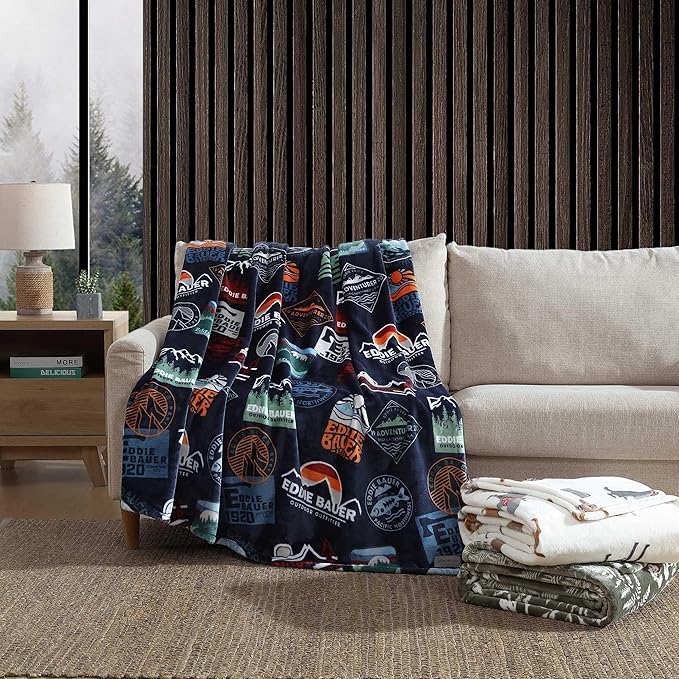 Eddie Bauer - Twin Blanket, Ultra Plush Bedding, Lightweight Home Decor for All Seasons (Dogs with Scarves White, Twin)