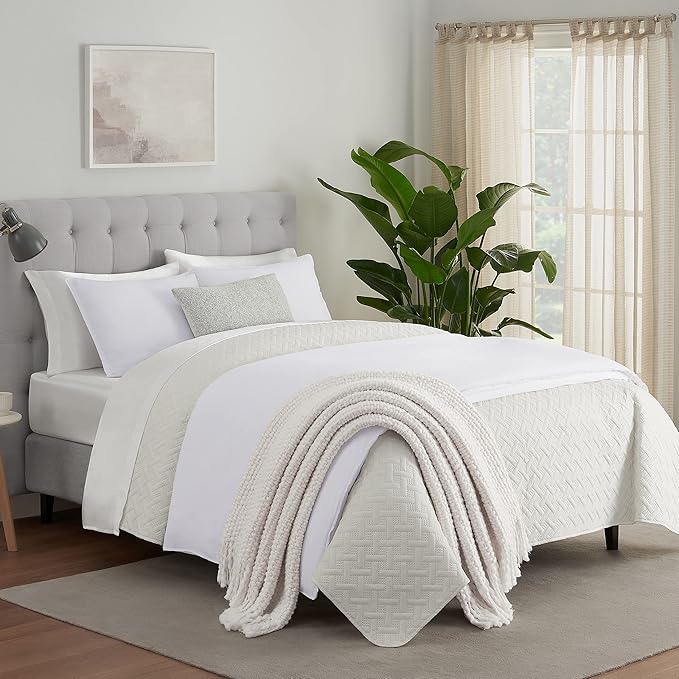 Serta ComfortSure Soft 3-Piece King/ Cal King Quilt Bedding Set, Includes Bedspread/Coverlet and Pillow Shams, Bedding for All Seasons, Machine Washable, Ivory