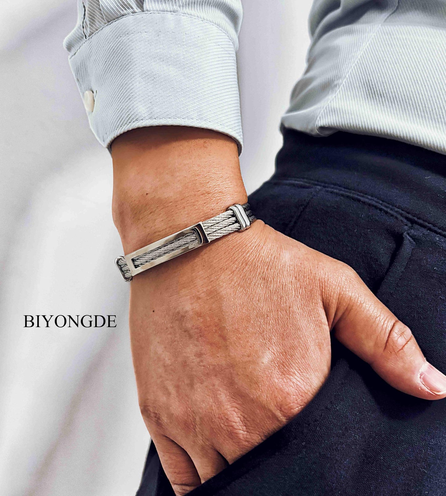 BIYONGDE Mens Stainless Steel Twisted Cable Cuff Bracelet, Open Bangle Bracelet for Unisex, Classic and Urban Style (Silver Color)