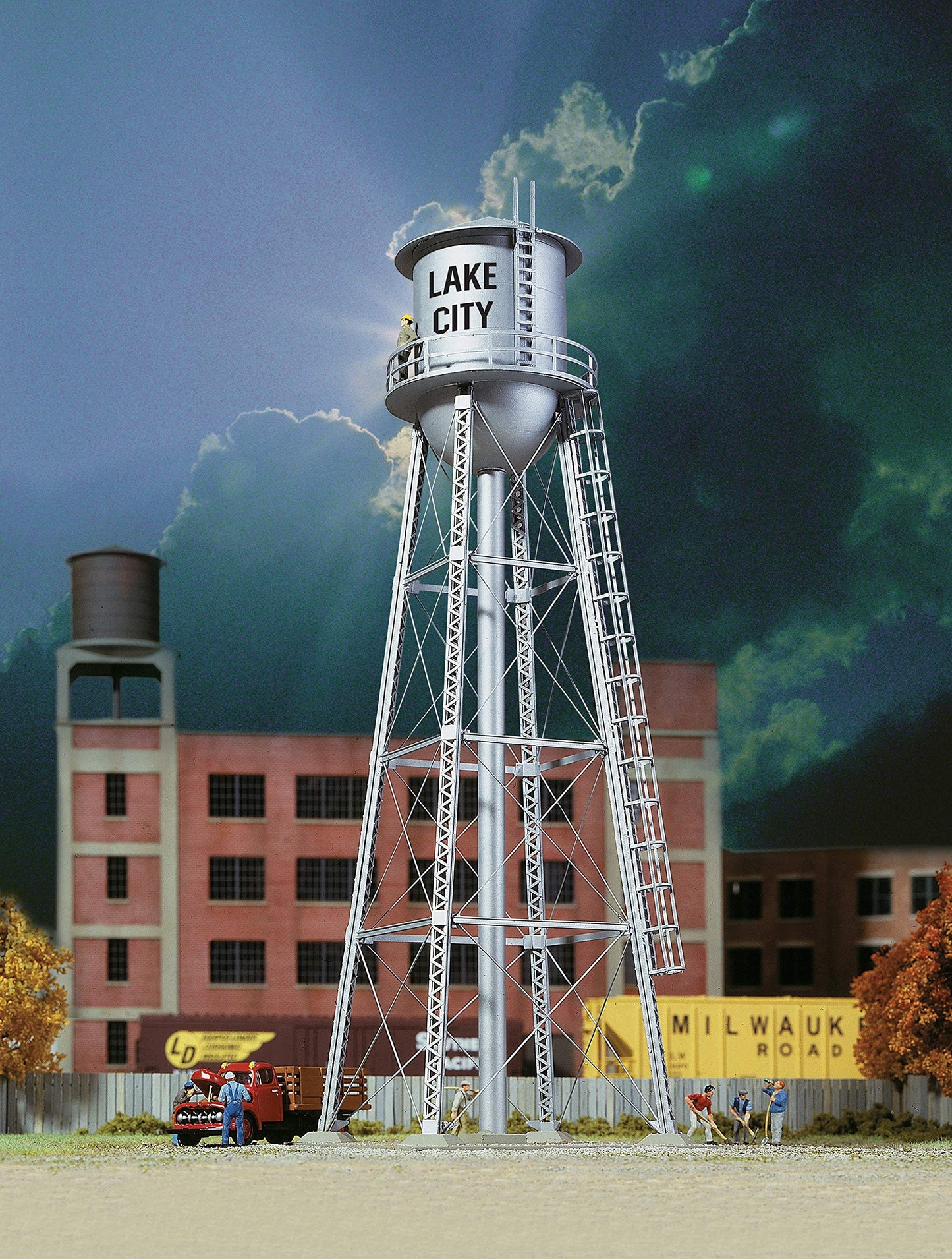 Walthers Cornerstone City Water Tower-Silver 933-2826 HO Scale Model Railroad - Structure Assembled Model