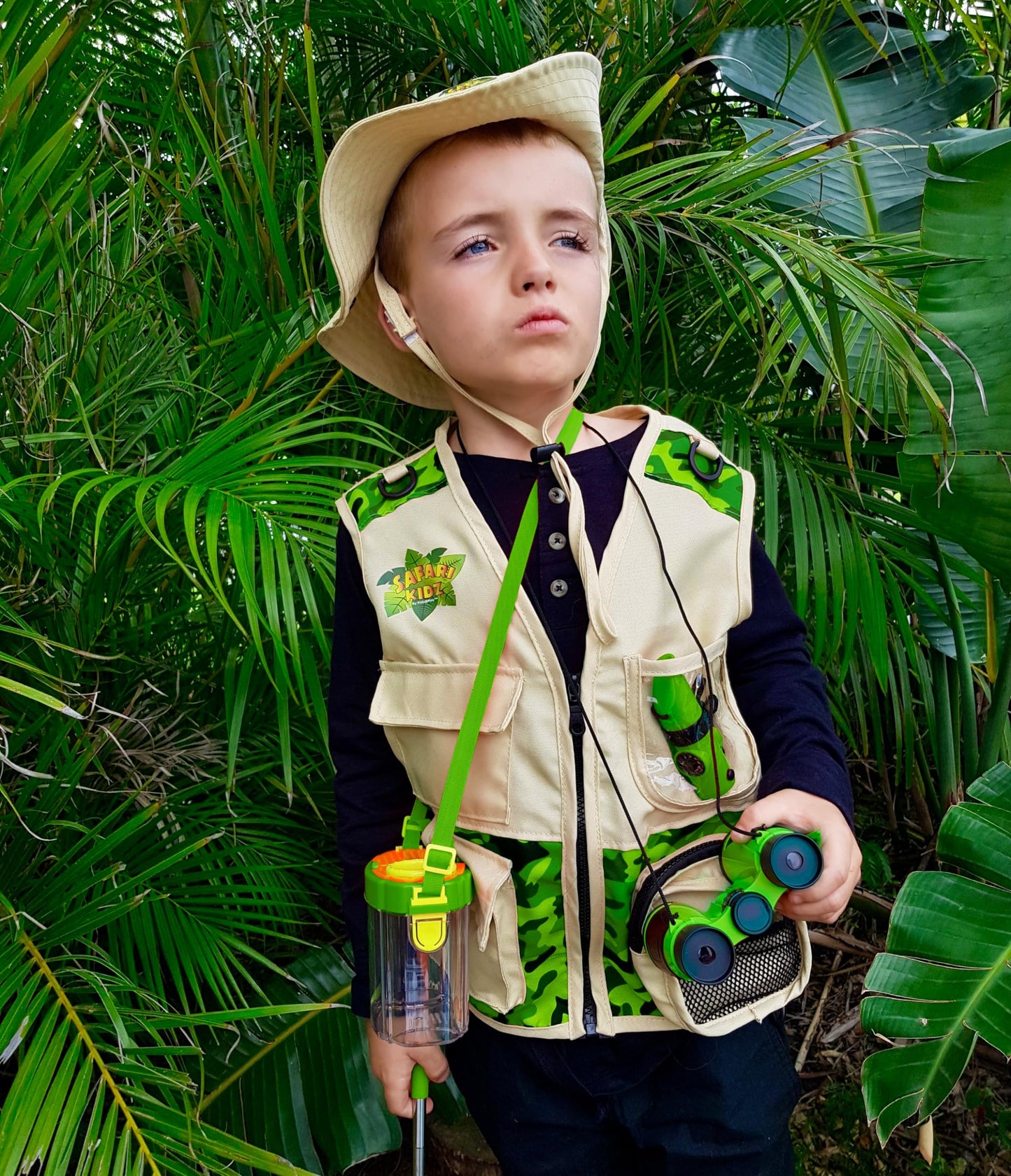 Kidz@Play Bug Hunting Kit, Green Safari Vest, Hat, Binoculars, Lg. Butterfly Net, Bug Container, Whistle, Flashlight, Magnifier, Thermostat, Compass, Age 3+