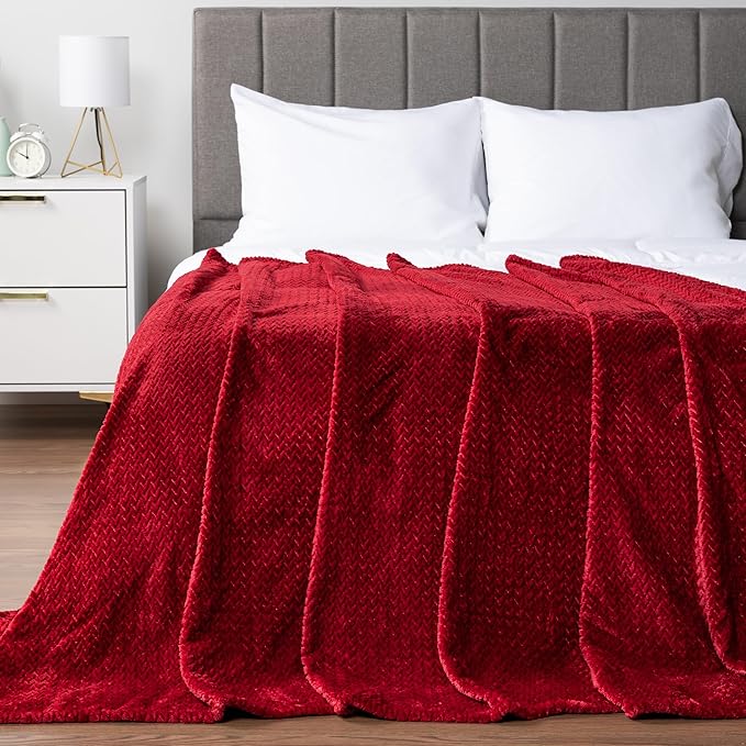 PAVILIA Soft Fleece Burgundy Dark Red Throw Blanket for Couch, Lightweight Plush Warm Blankets for Bed, Fuzzy Cozy Flannel Blanket Throw for Sofa, Travel, Jacquard Pattern, Wine Red, Twin, 60x80 inch